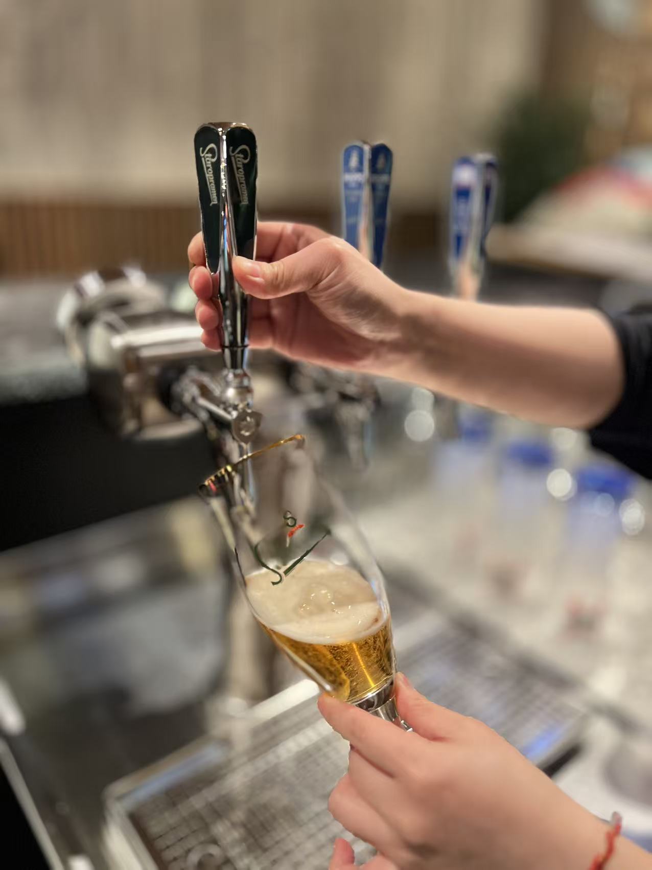 Fatöl tappas i glas